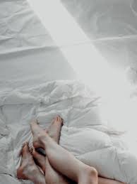 Pin Ot Polzovatelya Saba Shekarchi Na Doske Couples Romanticheskie Pary Obyatiya Pary Fotosessiya V Spalne