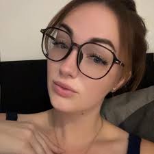 Anyone know a Laura Chater who lives at Douglas Avenue Exmouth? I have a  parcel delivered to my house in lympstone.