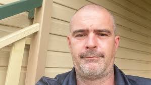 Stranded Queenslanders struggle as they wait for state's COVID-19 border  restrictions to ease