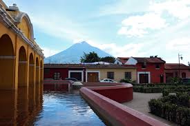 It is a beautiful getaway and many tourists enjoy the really energetic island culture but also the peace and tranquility that the surrounding seas bring. Antigua Guatemala Mal Hier Mal Da
