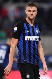 Gareth bale con i suoi lunghi capelli sciolti. Pin Di Federico Leonardi Su Soccer Calcio Squadra