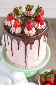 Birthday Cake With Chocolate Covered Strawberries On Top Take Chocolate Dipped Strawberries To The Next Level With This Dreamy Chocolate Stra Chocolate Strawberry Cake Strawberry Cake Recipes Strawberry Birthday Cake