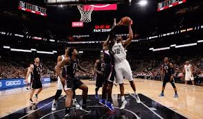 سان أنطونيو يضرب بقوة أمام كليبرز Bein Sports Basketball Court Basketball Sports