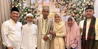 Apabila dikatakan, berdirilah kamu, maka berdirilah. Penghafal Alquran Ini Sosok Fatimah Az Zahra Istri Ustaz Abdul Somad Merdeka Com