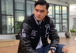Papan terbaik milik ikbal fauzi. Ikbal Fauzi Pemeran Rendy Di Ikatan Cinta Pakai Celana Jeans Robek Netizen Terpesona Manisnya Kelewatan