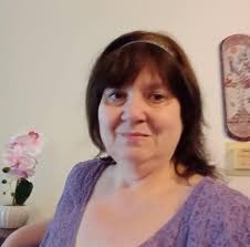 What is the best order for a baby shower with games, food, and gift opening?