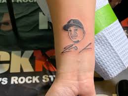 In a thrilling race, the end result was still wide open going into the. Braves Fan Keeps Twitter Promise Gets Ronald Acuna Jr Face Tattoo Sports Illustrated