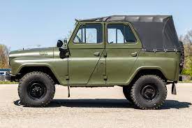Standard military versions included seating for seven personnel. 1984 Uaz 469 Auction Cars Bids