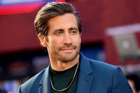 Amid the fallout from couples like ashton kutcher and mila kunis as well as dax shepard and kristen bell. Jake Gyllenhaal Has Become Everyone S Quarantine Boyfriend People Com