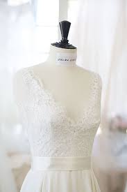 Les Mariees D Emilie Atelier Emelia Robe De Mariee Marie Mariage Robe Dentelle