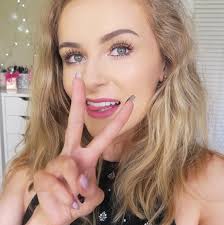 Beauty blogger Sally Jo Hickey was glassed by a viewer.