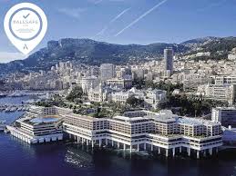 Fairmont Monte Carlo Is Een 4 Sterrenhotel Met Een Dakterras Dat Uitzicht Biedt Op Het Circuit Van Monaco In 2020 Monaco Monte Carlo Hotels
