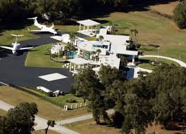 John Travolta S Jumbolair Aviation Estate John Travolta House Big Mansions Mansions