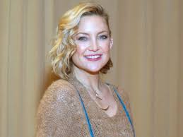 Kate hudson, 42, stretches with daughter rani, two, to inspire her to exercise as her mother goldie hawn did when she was a child: Kate Hudson On Girl Power Childhood And Female Body Scrutinising The Independent The Independent
