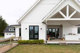 Tiny exteriors with a large interior. The Top 40 Best Modern Farmhouse Exterior Ideas Exterior Home Design