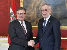Günther platter is an austrian politician (övp) and is the current governor of tyrol after his predecessor herwig van staa. Gunther Platter Offiziell Als Landeshauptmann Von Tirol Angelobt Landtagswahl Tirol Vienna At