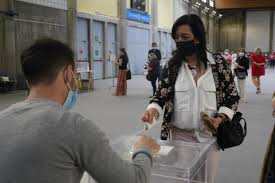 Quienes integran las juntas receptoras del voto deberán conformarlas a las 07:00 y su trabajo se extenderá hasta que se terminen de contar los sufragios. Elecciones Catalanas Que Alegaciones Existen Para Evitar Una Mesa Electoral Cual Es La Multa Por No Ir Elecciones Cataluna 2021