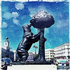 The statue of the bear and the strawberry tree is a sculpture from the second half of the 20th century, situated in the spanish city of madr. El Oso Y El Madrono Madronos Acuarela Madre