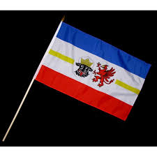 Die flagge wurde als kombination aus der mecklenburger flagge in blau, gelb und rot, und der flagge vorpommerns in blau und weiß erstellt. Stock Flagge 30 X 45 Mecklenburg Vorpommern 3 50