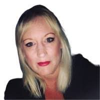 Eleanor Turpin's Instagram, Twitter & Facebook