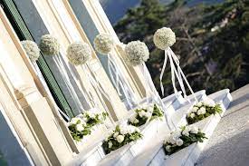 Se l'addobbo chiesa matrimonio occupa una parte rilevante dell'organizzazione della cerimonia. Addobbi Floreali Per La Chiesa Matrimonio Matrimonio Floreale Matrimonio Centrotavola Matrimoniali