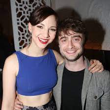 Täglich bestens informiert aus erster hand! Daniel Radcliffe Schwarmt Von Seiner Freundin Erin Darke Intouch