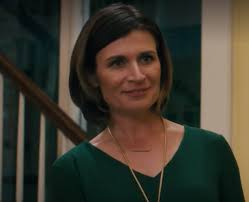 Who plays Lillian in The Perfect Date?