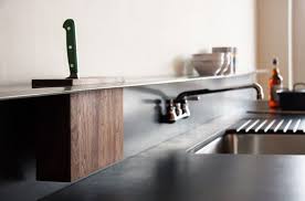 beautiful backsplash shelf and integrated knife block by viola park keuken ontwerp moderne keukens keuken interieur