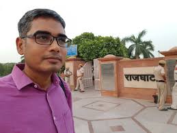 Ravish Ranjan Shukla على X: "सबको सम्मति दे भगवान, ईश्वर अल्लाह तेरे नाम।  😌😌 https://t.co/eyy0qN4riP"