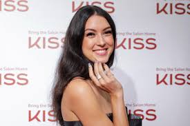 6 years ago | 286 views. Rebecca Mir Ihr Look Sorgt Fur Schnappatmungen Brigitte De