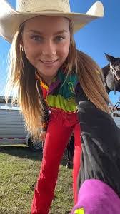 Addison Dillard's Instagram, Twitter & Facebook