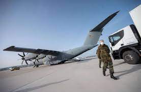 Wir werden hier dringend gebraucht. Corona Nothilfe Der Bundeswehr Sanitater Fliegen Aus Stuttgart Nach Portugal Stuttgart Stuttgarter Zeitung