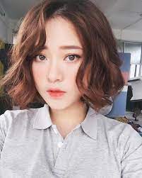 Cô nổi tiếng sau khi đăng quang hoa hậu việt nam hoàn cầu 2011. Ngá»c Trinh Cáº¯t PhÄƒng Mai Toc Dai ThÆ°Æ¡ng Hiá»‡u Lam Má»›i Hinh áº£nh Sau Nhá»¯ng Thá»‹ Phi