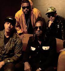 Usando gucci, versace, civil dá o bote, usando caminhão da lait, presente de grego, num é cavalo de tróia Armazem Da Musica Brasileira Racionais Mc S Discografia