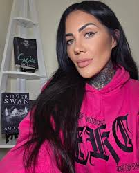 Back in the dungeon today. Kind of terrified. Been writing in Luna's POV  for 5 chapters trying to put him off... Times up.