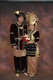 Gambar animasi pakaian adat sumatera barat. 10 Pakaian Adat Sumatera Utara Beserta Gambar Dan Penjelasannya