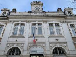 46 rue pierre bourthoumieux 46000 cahors. Cahors Selectionnee Pour Accueillir Un Service Des Finances Publiques Medialot