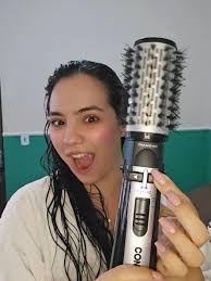 Escova Rotativa Conair Diamond: Beleza Prática para Cabelos