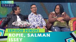 Di balairaya, jkk berbincang dengan halimah tentang kehilangan anaknya bersama orang kampung. Full Senang Terhibur 2020 Ropie Salman Issey Youtube