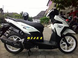 Ada banyak gaya modipikasi yang bisa kita lakukan dengan motor vario ini. Modifikasi Vario 125 Babylook