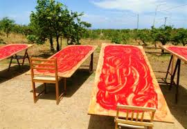 L'estratto di pomodoro è una delle conserve siciliane più antiche, usata per la preparazione di sughi e ragù. Cose Da Fare Preparare L Estratto Di Pomodoro Col Nonno Cose Da Fare In Sicilia Cultura E Curtigghio