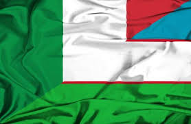 Die türkei, die von vielen als geheimfavorit. Winkenden Flagge Von Der Turkei Und Italien Lizenzfreie Fotos Bilder Und Stock Fotografie Image 36593530