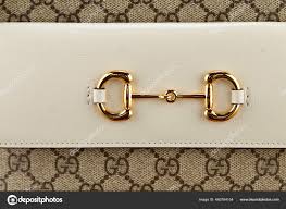 Décès, hospitalisations, réanimations, guérisons par département Magasin De Gucci Images Libres De Droit Photos De Magasin De Gucci Depositphotos