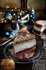 Birnen mit der schnittfläche nach oben auf ein backblech legen und mit etwas honig. Nusstorte Mit Honig Zimt Mousse Und Gewurz Kirschen Zungenzirkus Kuchen Und Torten Kuchen Und Torten Rezepte Weihnachtliche Kuchen Und Torten