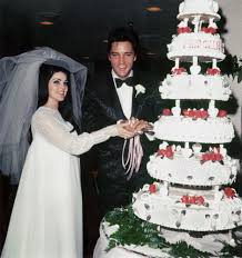 I migliori look bridal del 2022 da scoprire e le tendenze da conoscere, prima di prendere appuntamento in atelier. Abiti Da Sposa Vintage I Modelli Piu Iconici Dagli Anni 20 Ad Oggi Vogue Italia