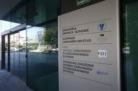 Zdravniška zbornica: Napoved ministrstva o ovadbi je povsem preuranjena