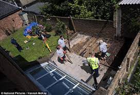 You will need the exporer kit. Police Dig For Human Remains Buried In Back Garden Of North London Home Daily Mail Online