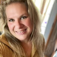 Ashley Dicken's Instagram, Twitter & Facebook