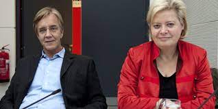 Since 2015 he is leading the faction of die linke, the left with sahra wagenknecht in the german parliament, the bundestag. Machtkampf In Der Linkspartei Bartsch Will Chef Werden Taz De