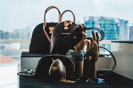 Louis vuitton onthego pm bag in bicolor monogram empreinte leather size: 8 Tips For Authenticating Louis Vuitton Handbags